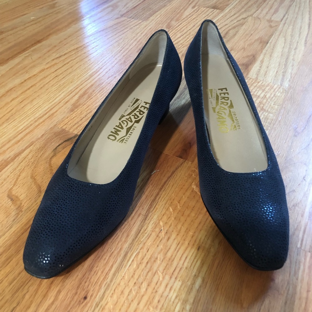 Salvatore Ferragamo navy pebble suede heel, sz 8